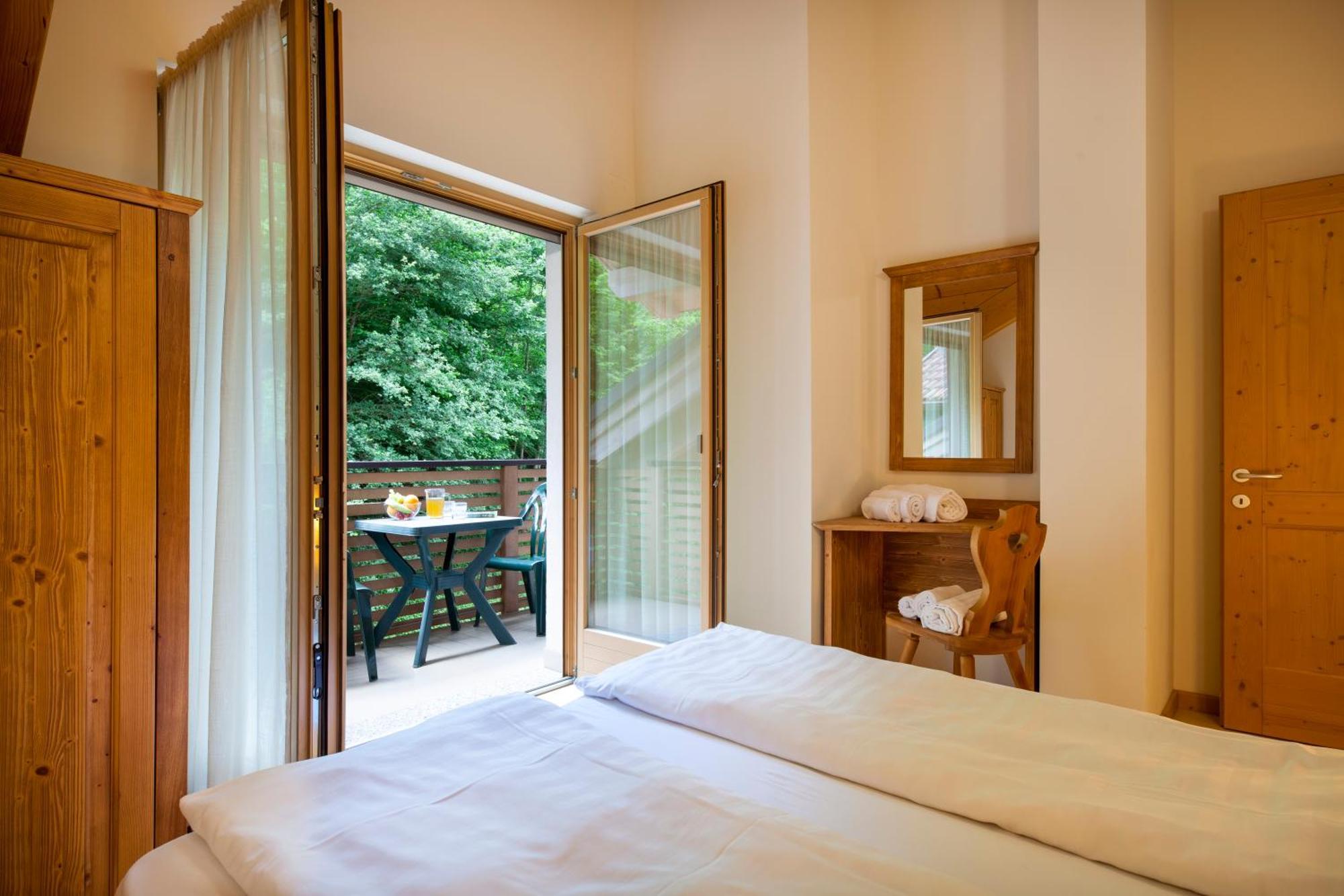 Residenza Casale Aparthotel Ponte delle Arche Luaran gambar