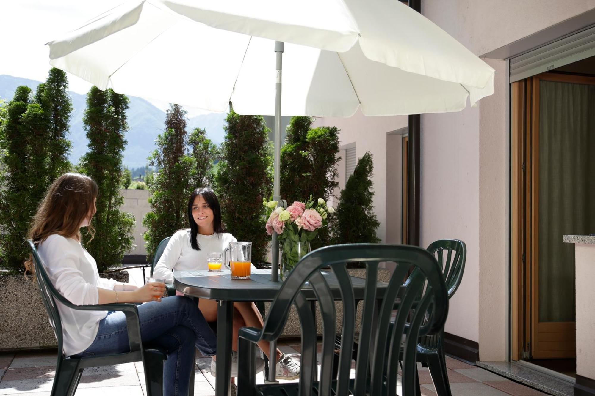 Residenza Casale Aparthotel Ponte delle Arche Luaran gambar